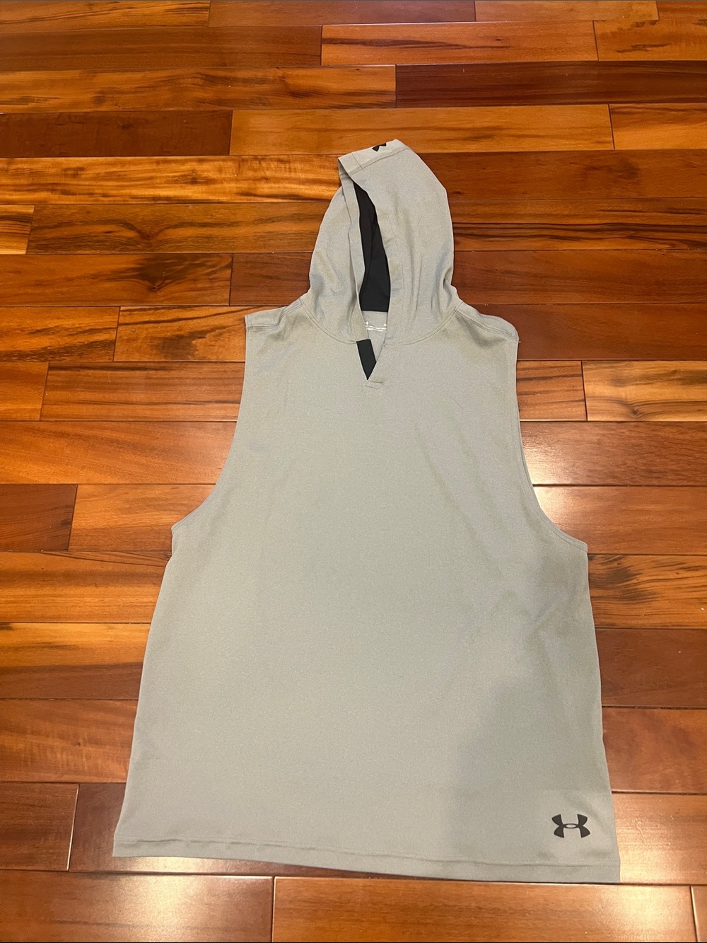 Under Armour Men’s Light Gray Sleeveless Hooded Performance Tee